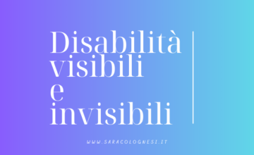 Descrizione dell’immagine: uno sfondo con gradiente da viola a blu da sinistra verso destra. Al centro la scritta “Disabilità visibili e invisibili”.
